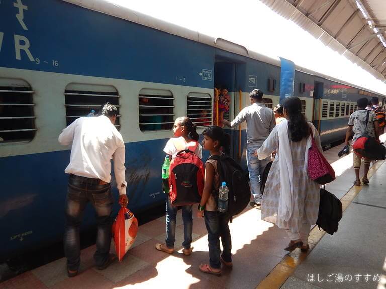 インド鉄道キャンセル待ちジャルガウン編 ローカルバスでアウランガーバードからジャルガウンへ はしご湯のすすめ